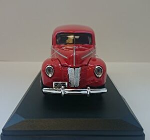 Motor City Classics 1940 Ford Delivery Panel Van (1:24 Scale), Red